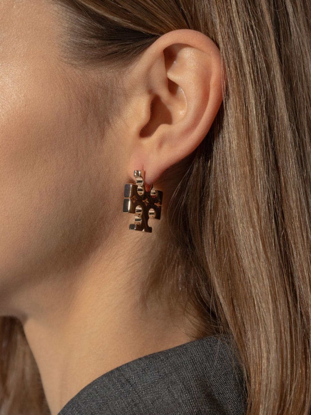 Tory Burch logo-sculpted hoop hearings